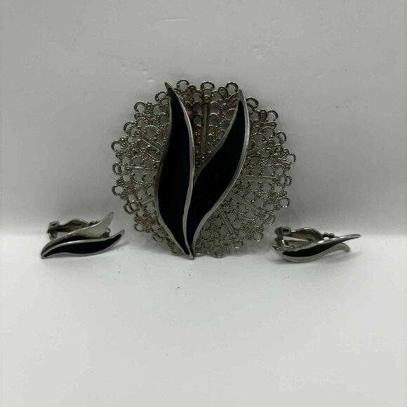 Vintage Filigree Brooch and clip on earrings - Picture 4 of 4